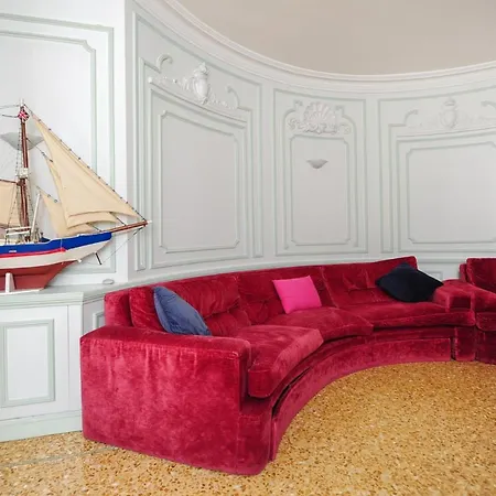 Le Royal Res. Negresco Five Stars House * Nice